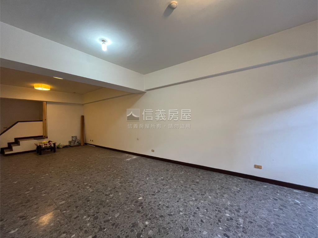 士林商圈｜臨路金店面房屋室內格局與周邊環境