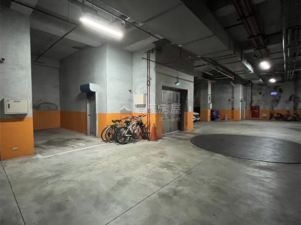 士林商圈｜臨路金店面房屋室內格局與周邊環境
