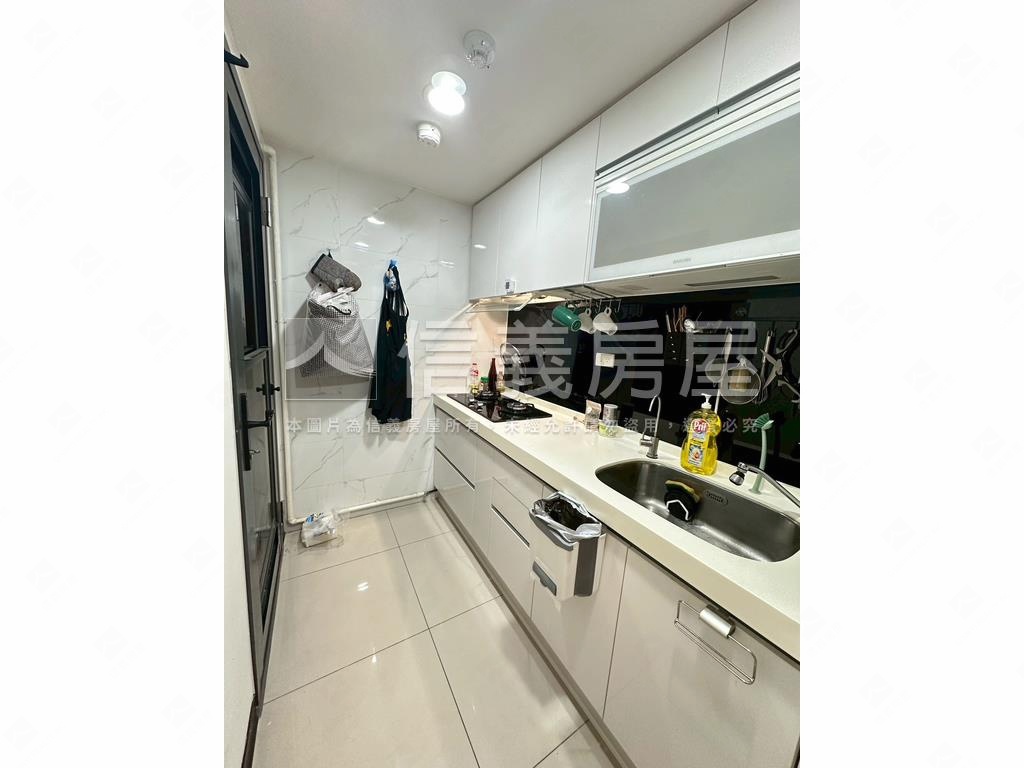 昕天地２房平面車位房屋室內格局與周邊環境