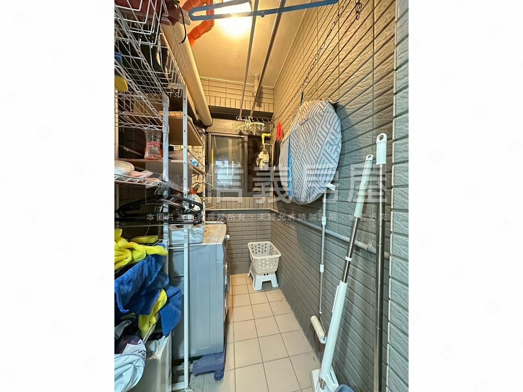 昕天地２房平面車位房屋室內格局與周邊環境