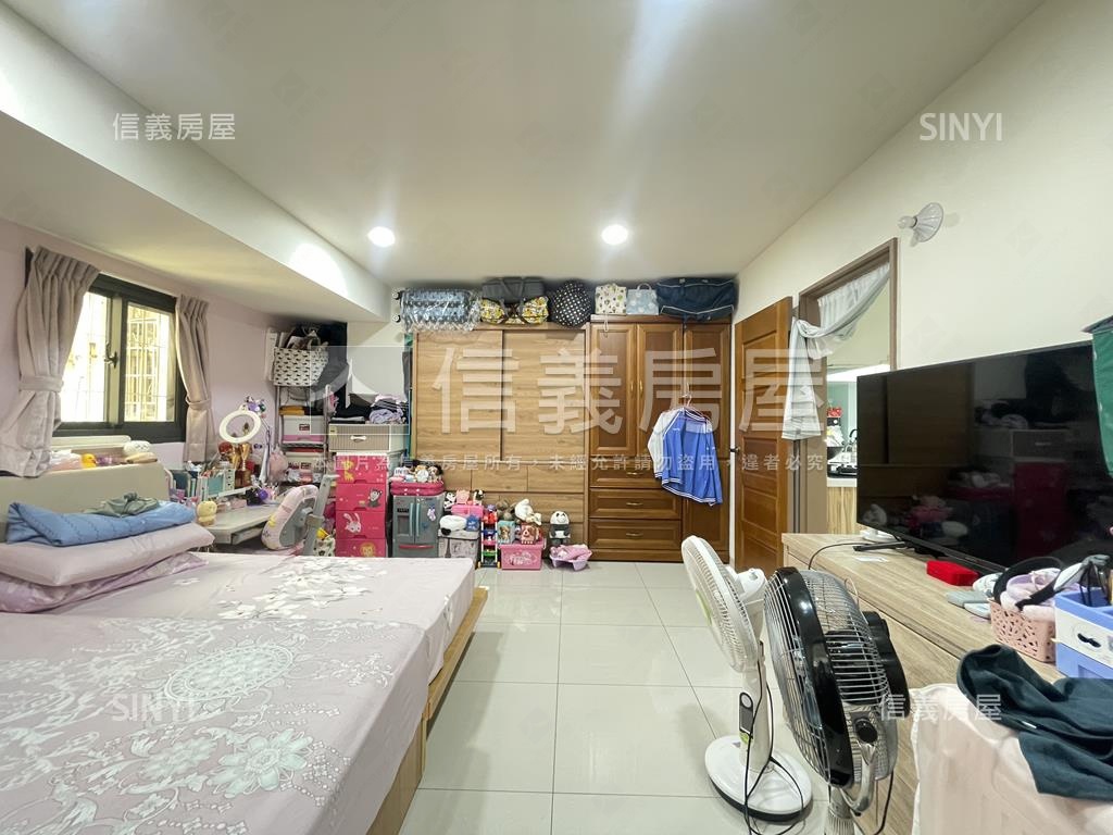 美麗島站三面採光翻新兩房房屋室內格局與周邊環境