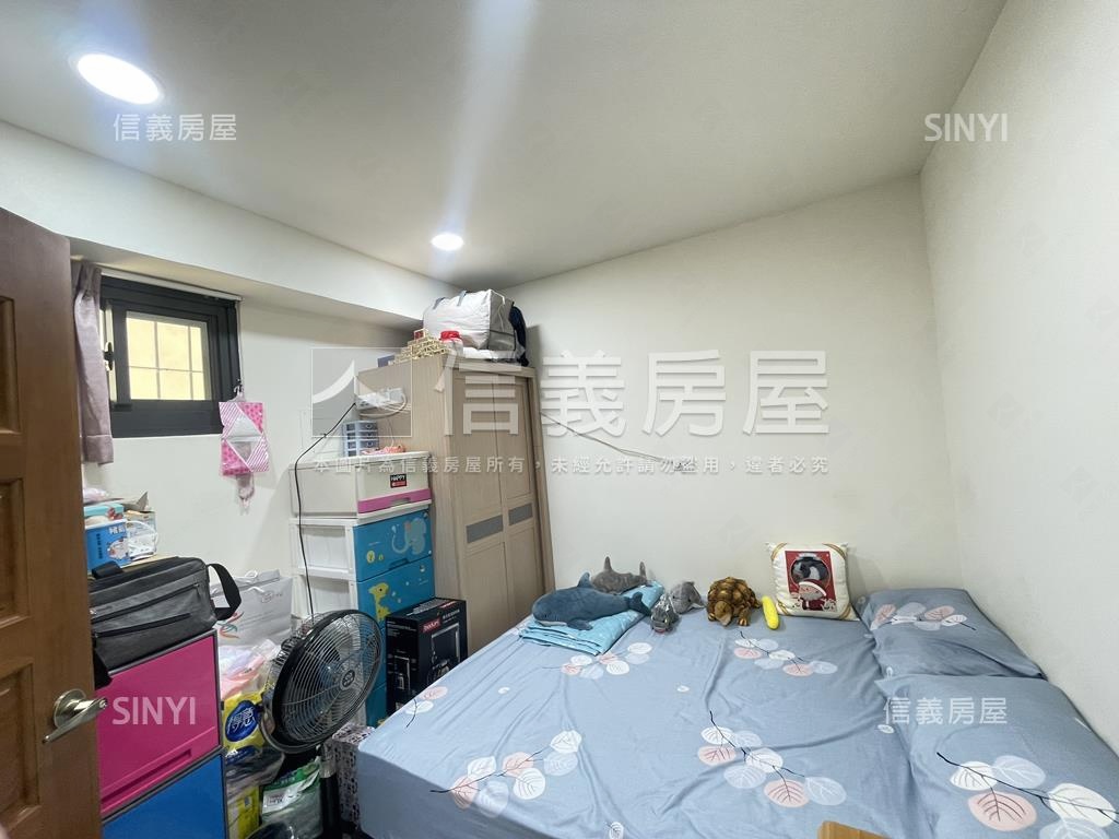美麗島站三面採光翻新兩房房屋室內格局與周邊環境