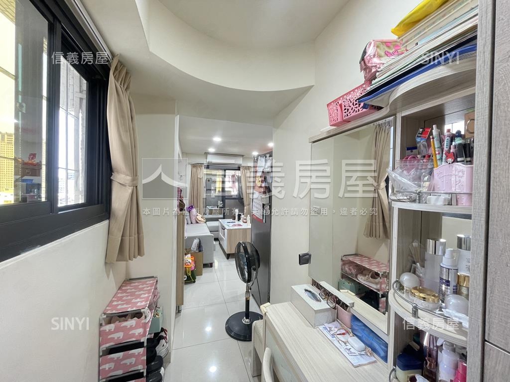 美麗島站三面採光翻新兩房房屋室內格局與周邊環境