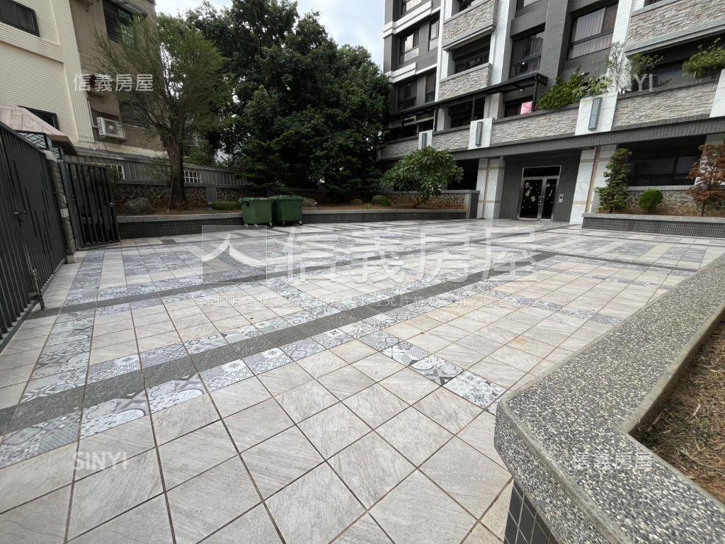 真綻豪景大三房車位房屋室內格局與周邊環境