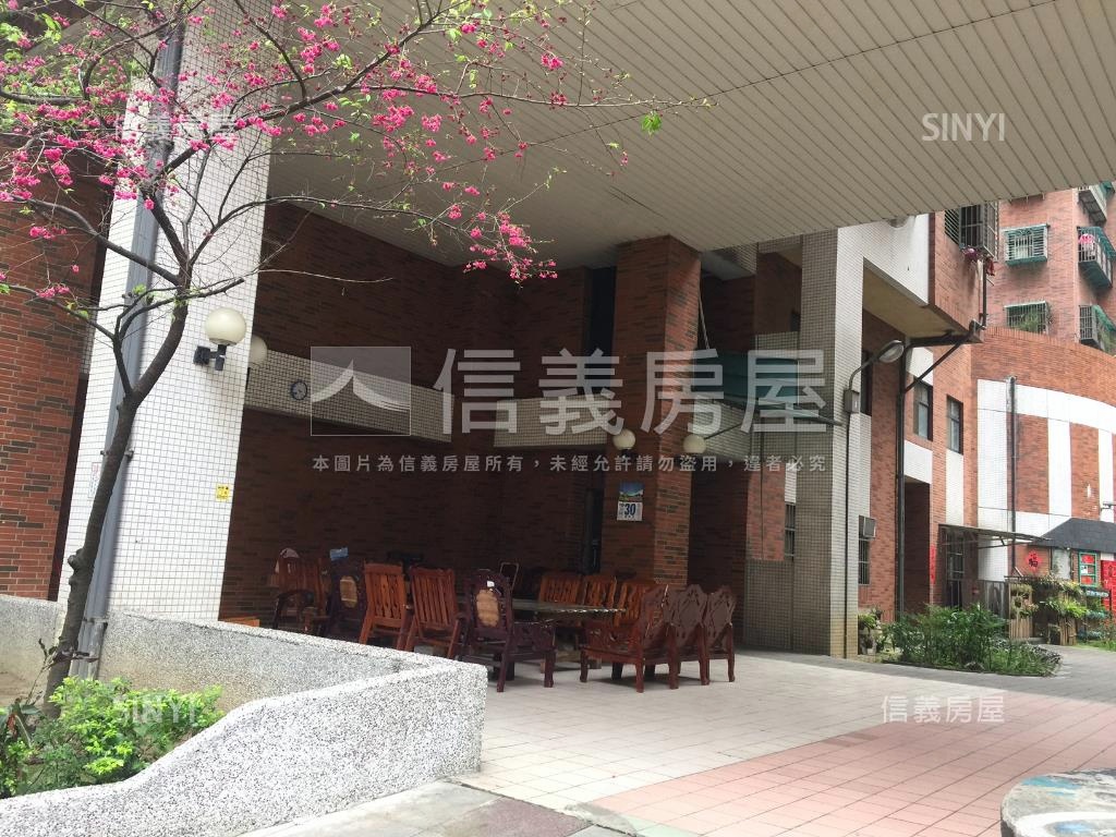 稀有✰陸光重新整理大三房房屋室內格局與周邊環境