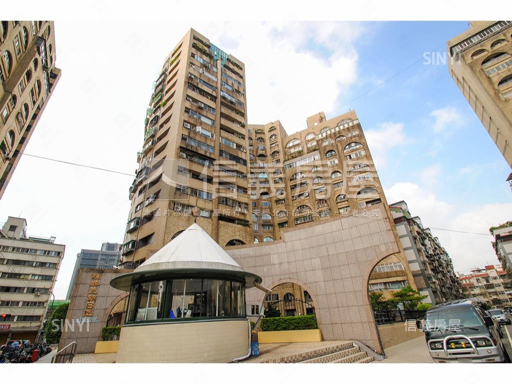 雅典王朝Ｂ高樓四房車位房屋室內格局與周邊環境