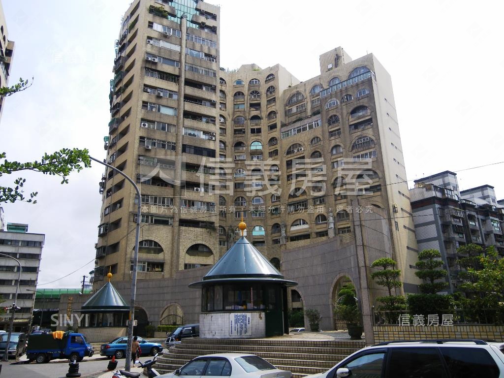 雅典王朝Ｂ高樓四房車位房屋室內格局與周邊環境