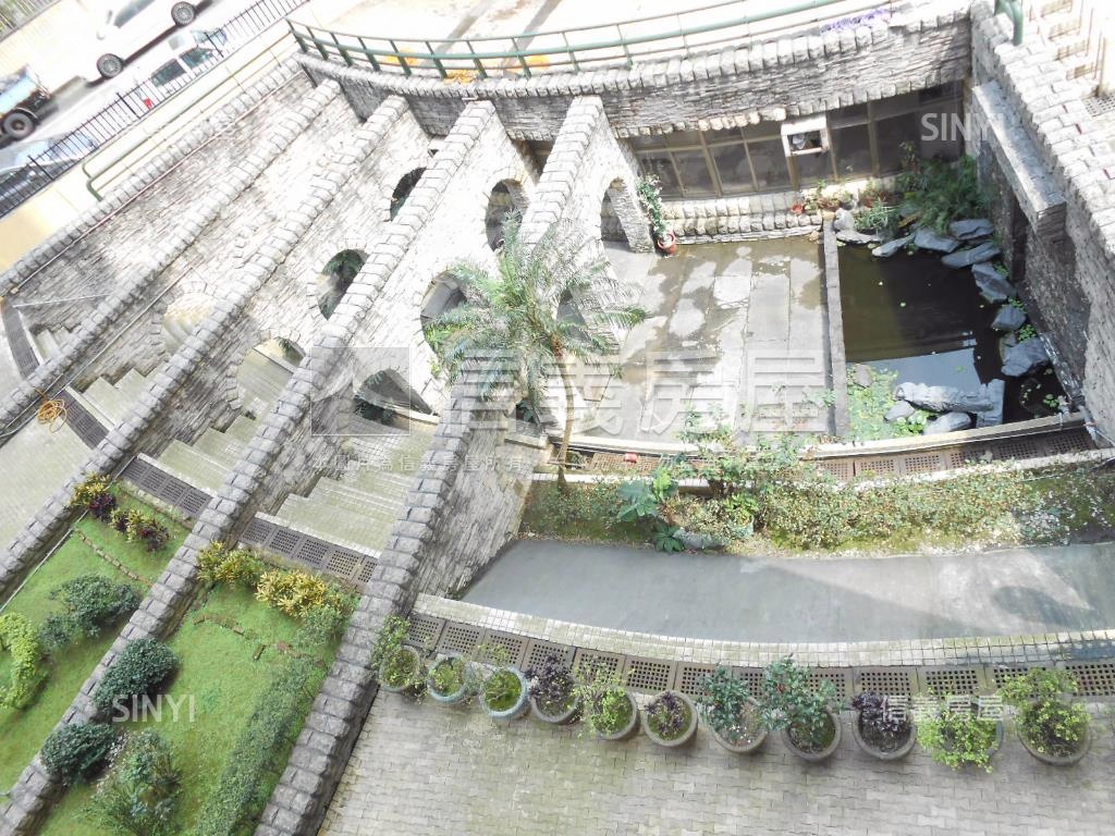 雅典王朝Ｂ高樓四房車位房屋室內格局與周邊環境