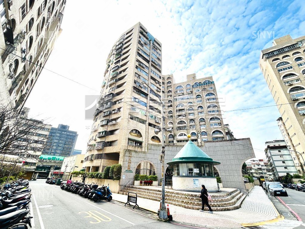 雅典王朝Ｂ區高樓四房房屋室內格局與周邊環境