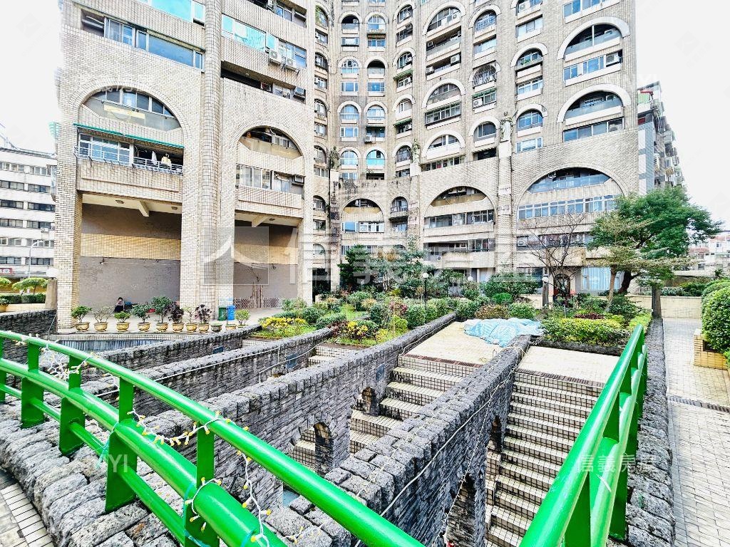 雅典王朝Ｂ區高樓四房房屋室內格局與周邊環境