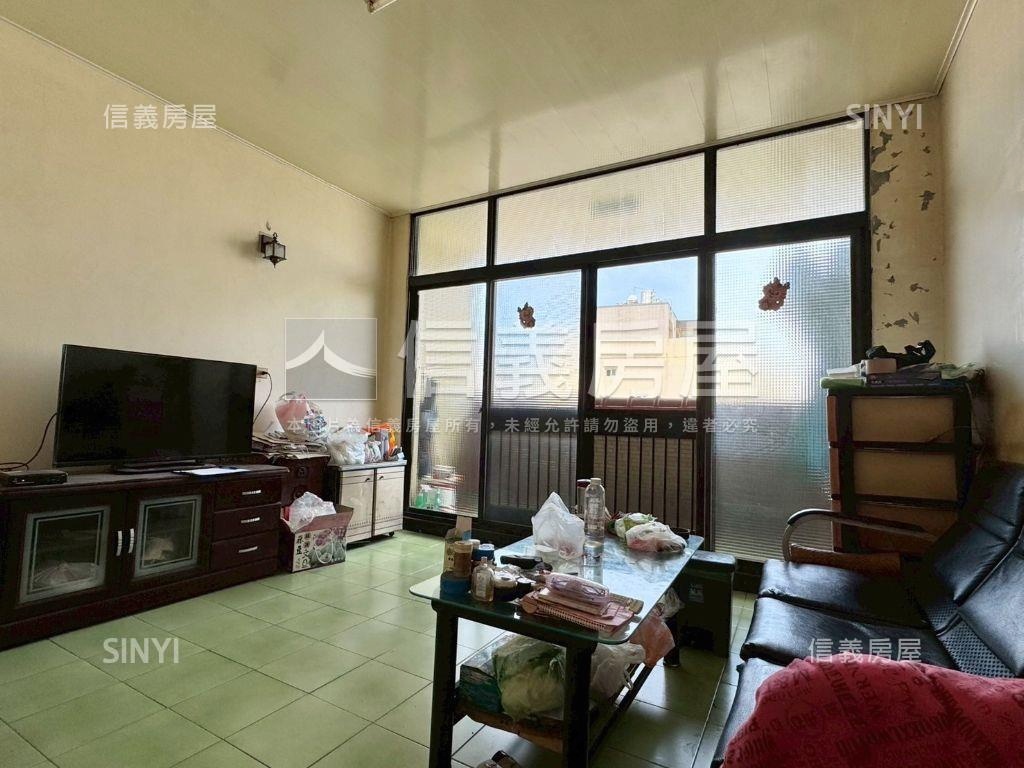 兵仔市６米活巷車庫透天房屋室內格局與周邊環境
