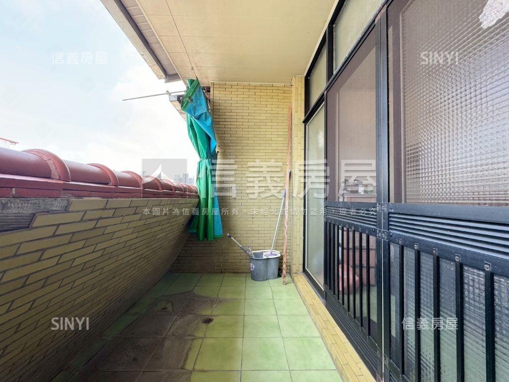 兵仔市６米活巷車庫透天房屋室內格局與周邊環境