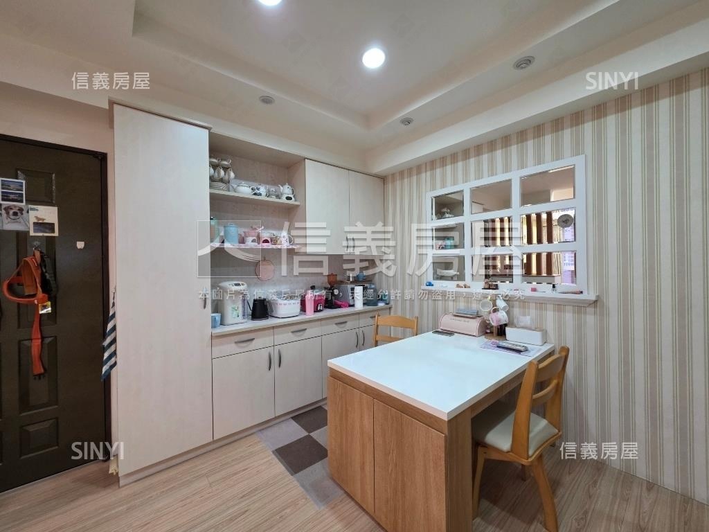 市區美學苑溫馨裝潢美三房房屋室內格局與周邊環境