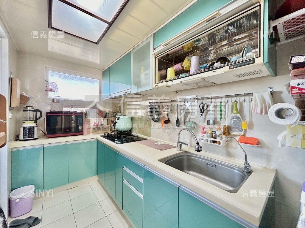 市區美學苑溫馨裝潢美三房房屋室內格局與周邊環境