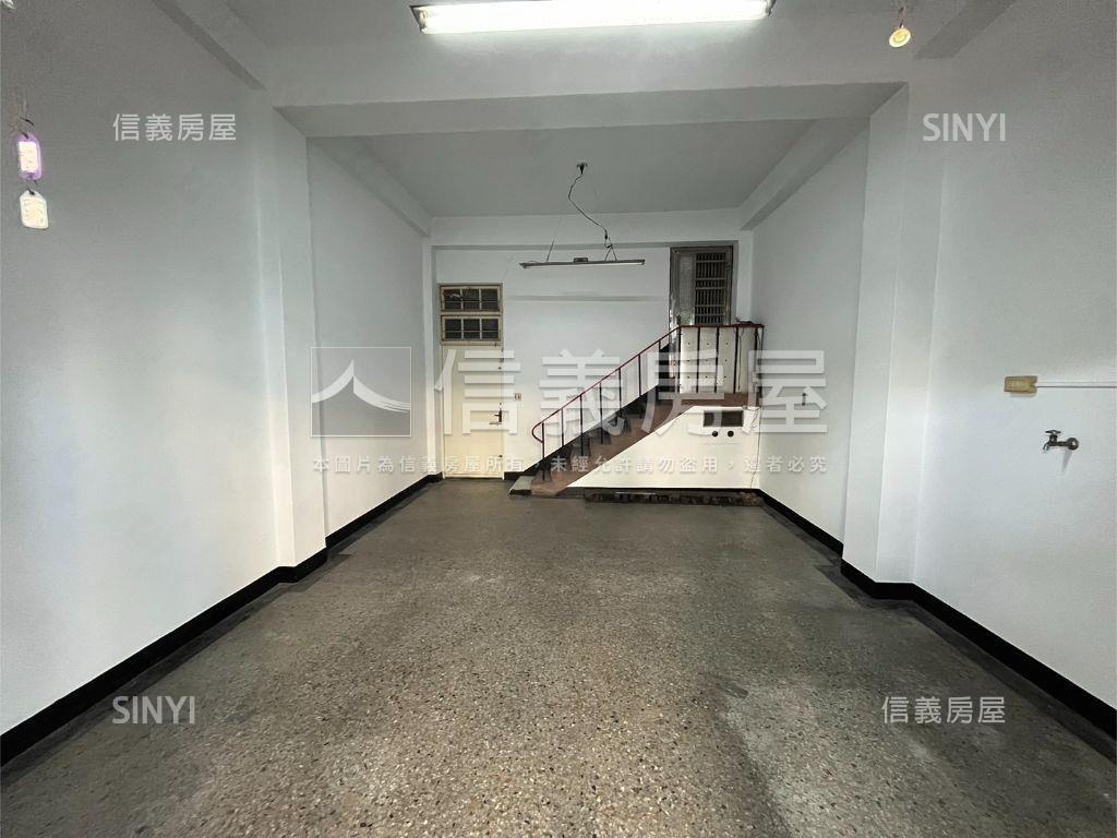 正臨雙十路邊間稀有金店面房屋室內格局與周邊環境
