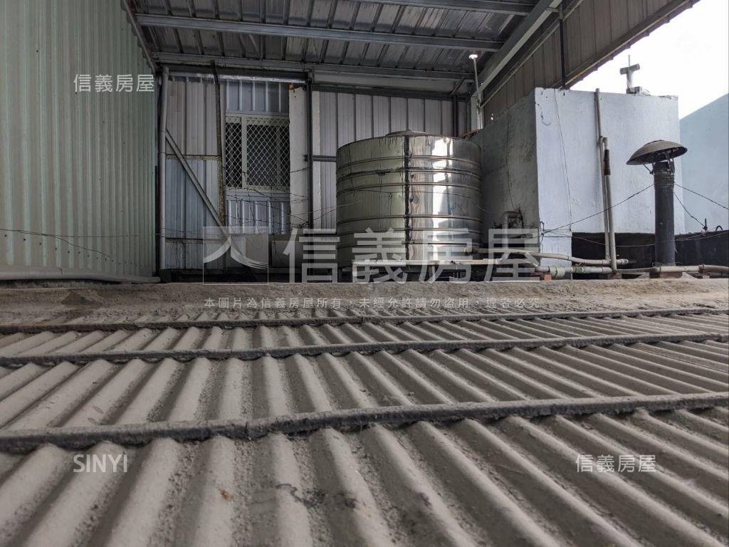 正臨雙十路邊間稀有金店面房屋室內格局與周邊環境