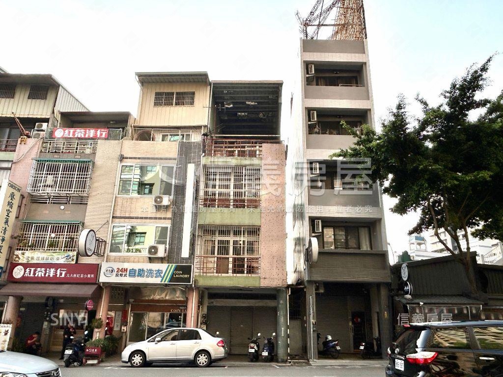 正臨雙十路邊間稀有金店面房屋室內格局與周邊環境