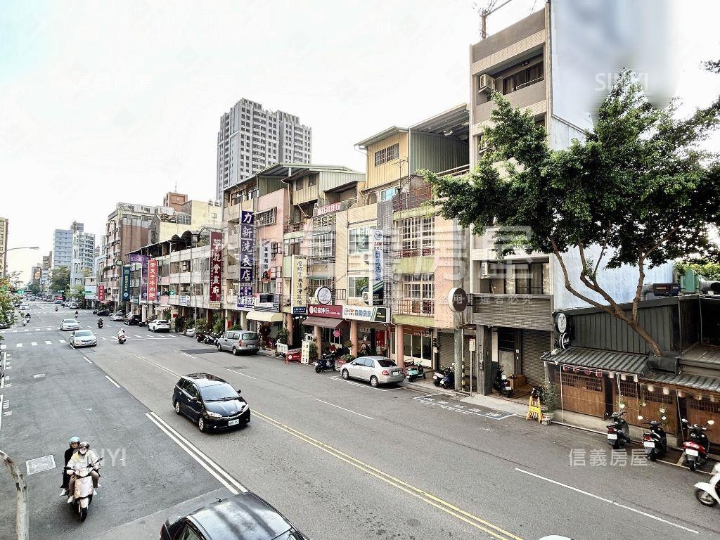 正臨雙十路邊間稀有金店面房屋室內格局與周邊環境