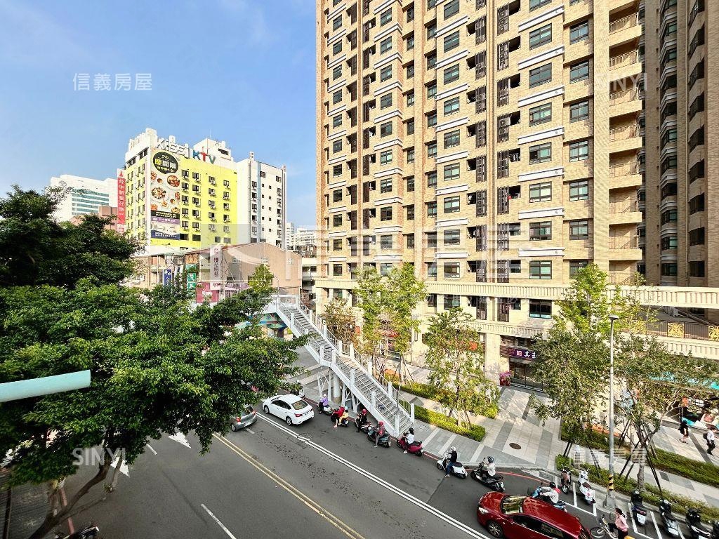 正臨雙十路邊間稀有金店面房屋室內格局與周邊環境