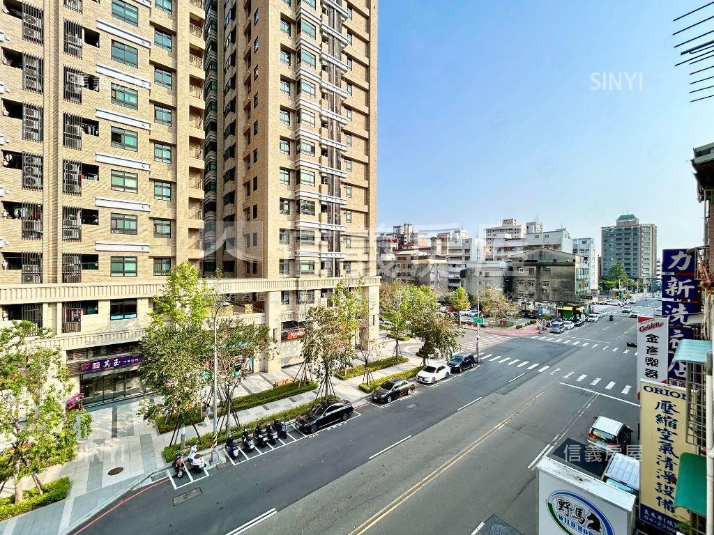 正臨雙十路邊間稀有金店面房屋室內格局與周邊環境