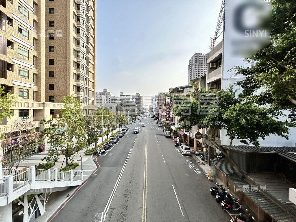 正臨雙十路邊間稀有金店面房屋室內格局與周邊環境