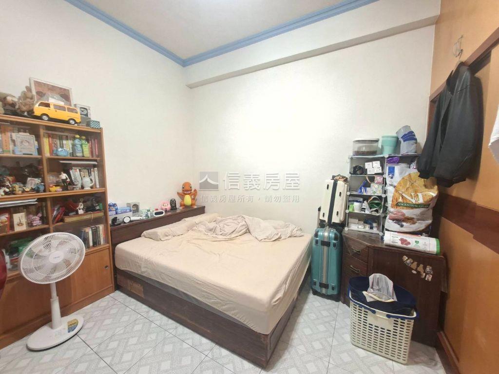 大面寬格局方正一樓房屋室內格局與周邊環境