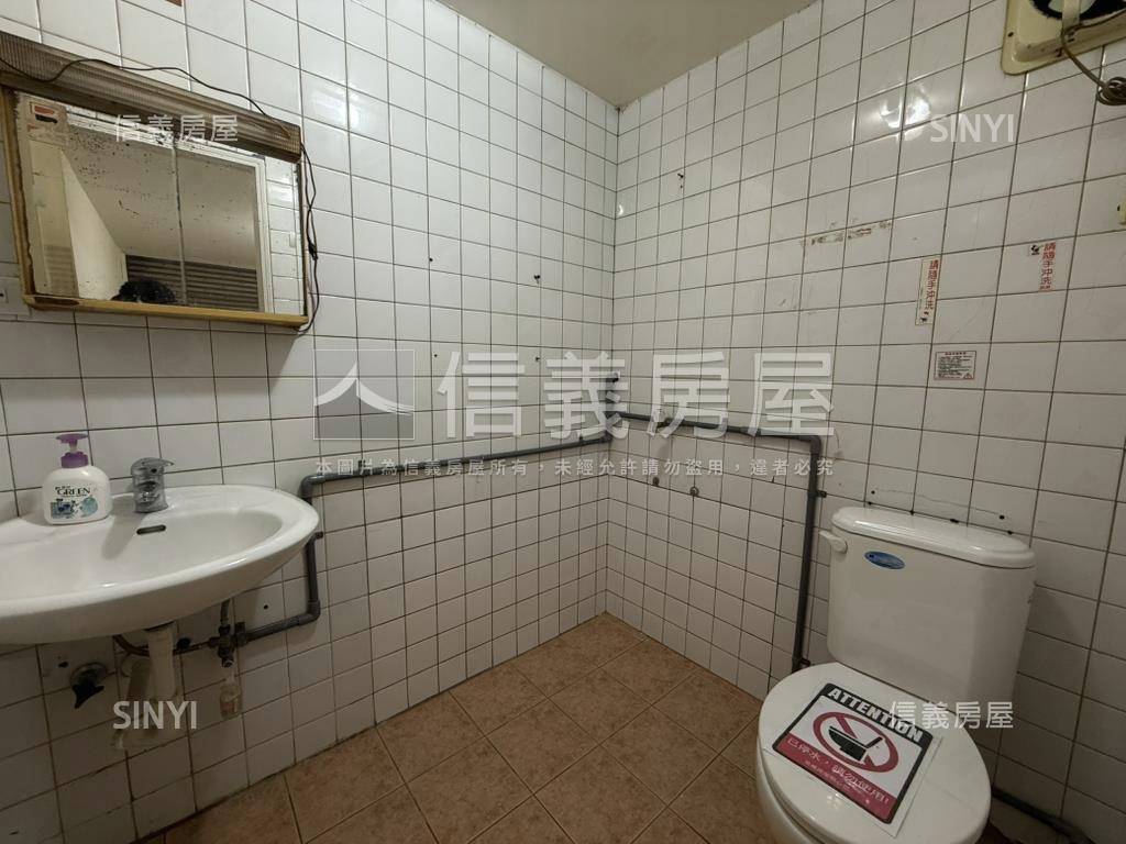 林森路面寬約８．８米店面房屋室內格局與周邊環境