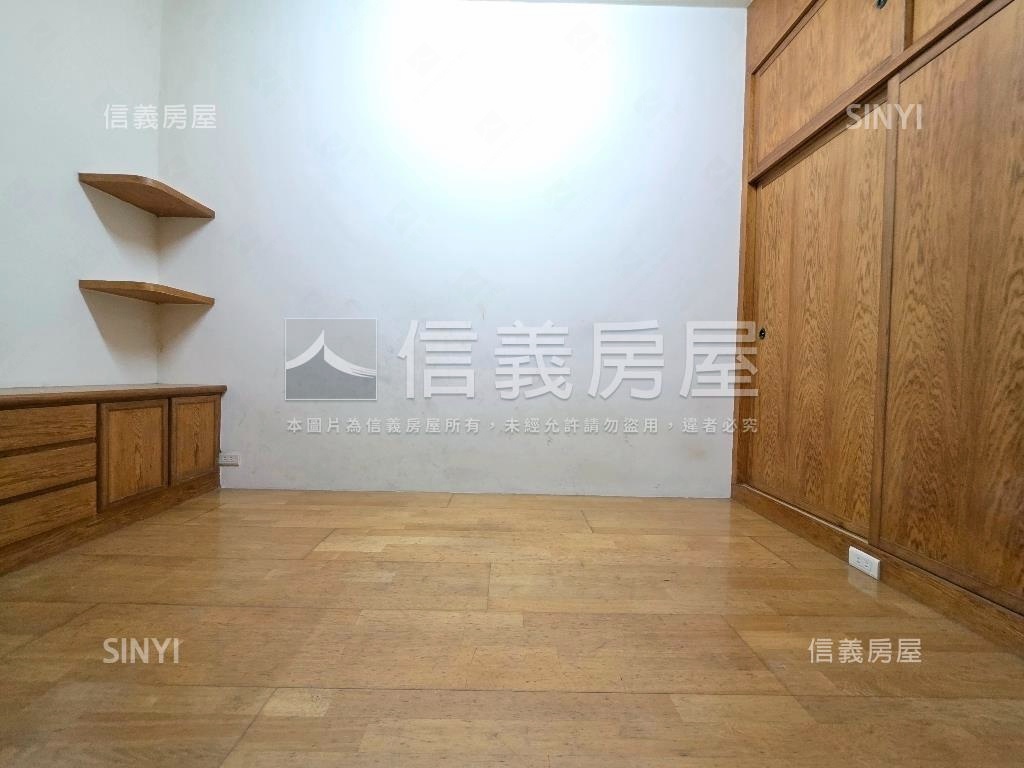 近仁愛醫院孝親房熱鬧透店房屋室內格局與周邊環境