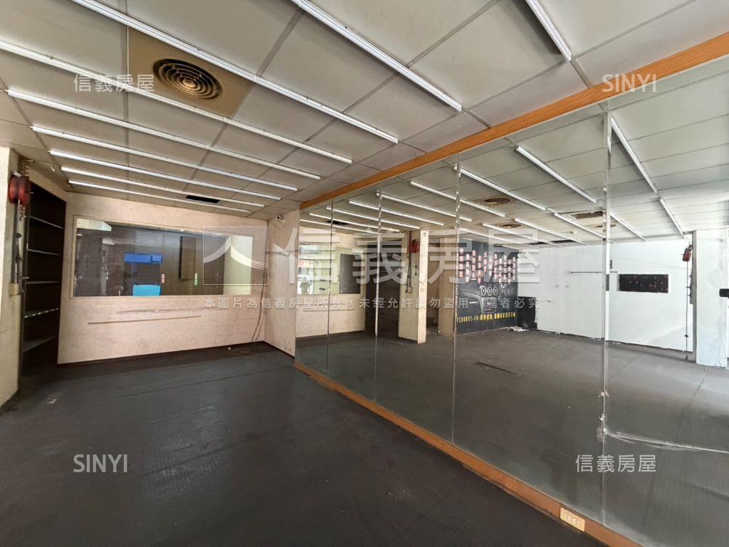 春日路大面寬透天店面房屋室內格局與周邊環境