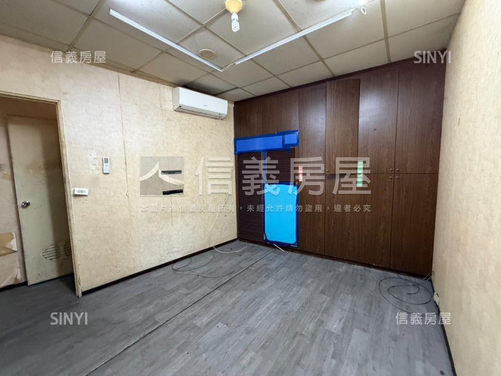 春日路大面寬透天店面房屋室內格局與周邊環境