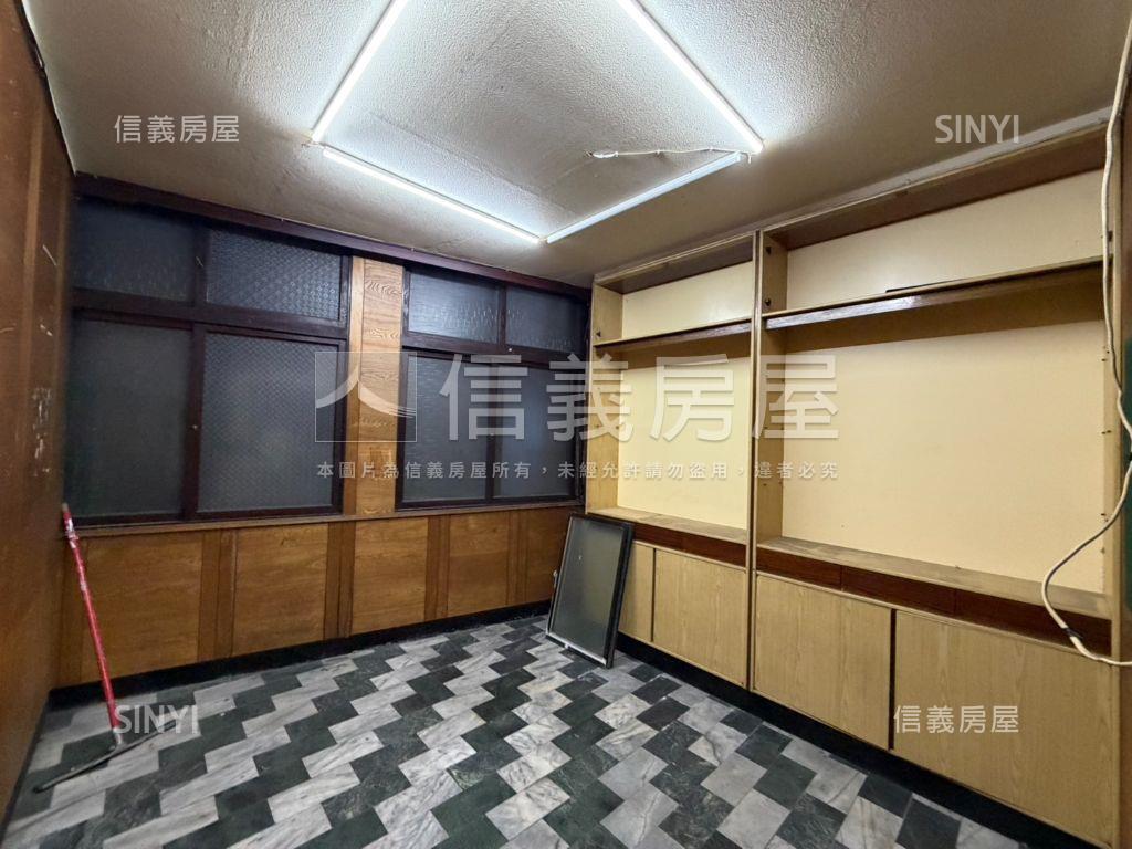 春日路大面寬透天店面房屋室內格局與周邊環境