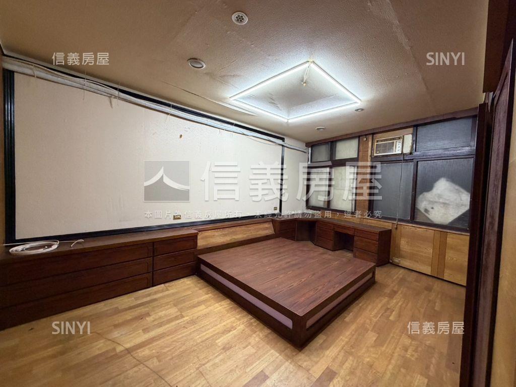 春日路大面寬透天店面房屋室內格局與周邊環境