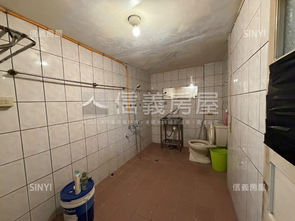 春日路大面寬透天店面房屋室內格局與周邊環境