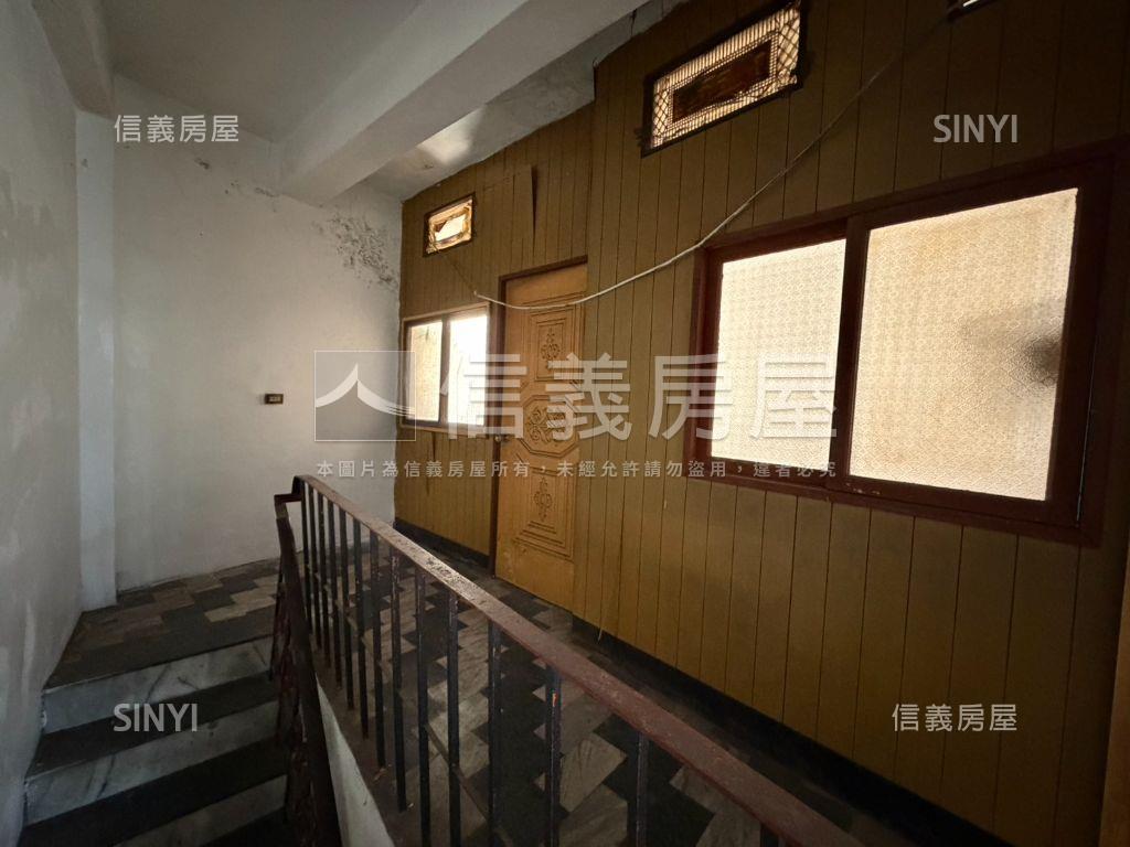 春日路大面寬透天店面房屋室內格局與周邊環境