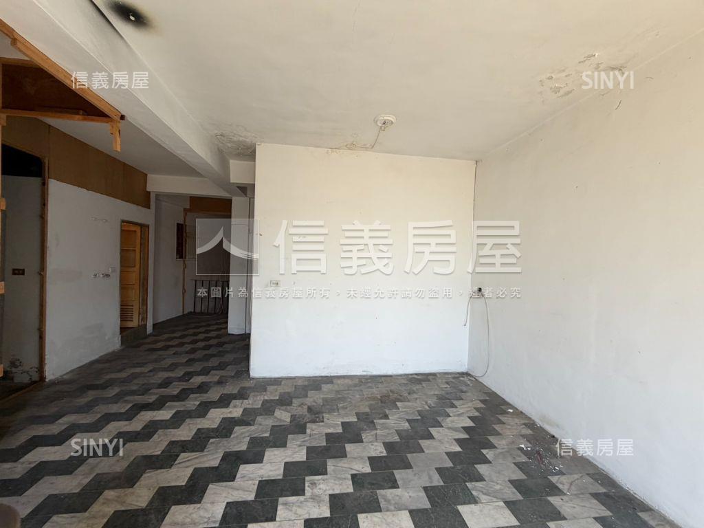 春日路大面寬透天店面房屋室內格局與周邊環境