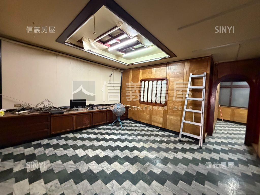 春日路大面寬透天店面房屋室內格局與周邊環境