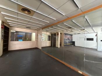 春日路大面寬透天店面