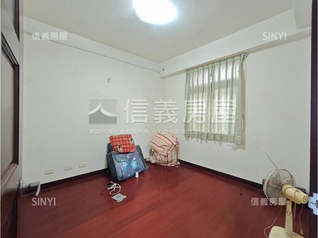 ６６快速道路四房車庫透天房屋室內格局與周邊環境