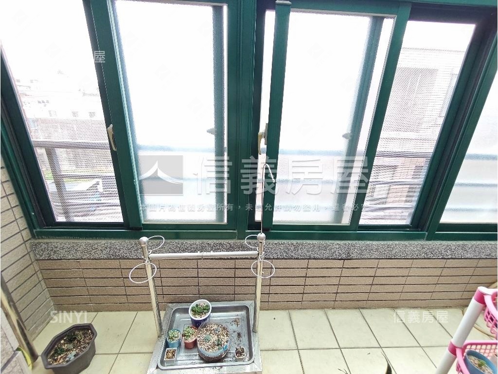 ６６快速道路四房車庫透天房屋室內格局與周邊環境