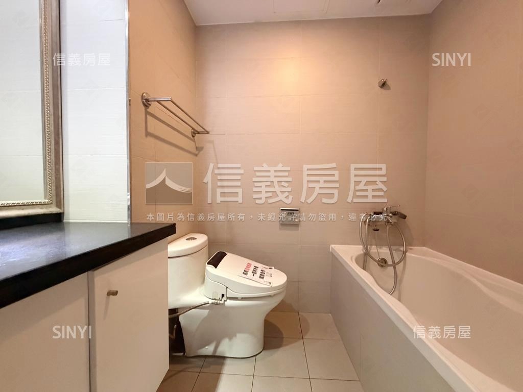 裝潢伯爵兩房美屋房屋室內格局與周邊環境