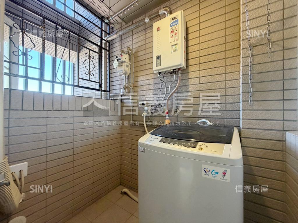 裝潢伯爵兩房美屋房屋室內格局與周邊環境