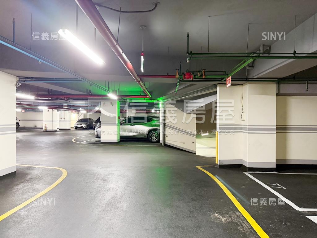 裝潢伯爵兩房美屋房屋室內格局與周邊環境