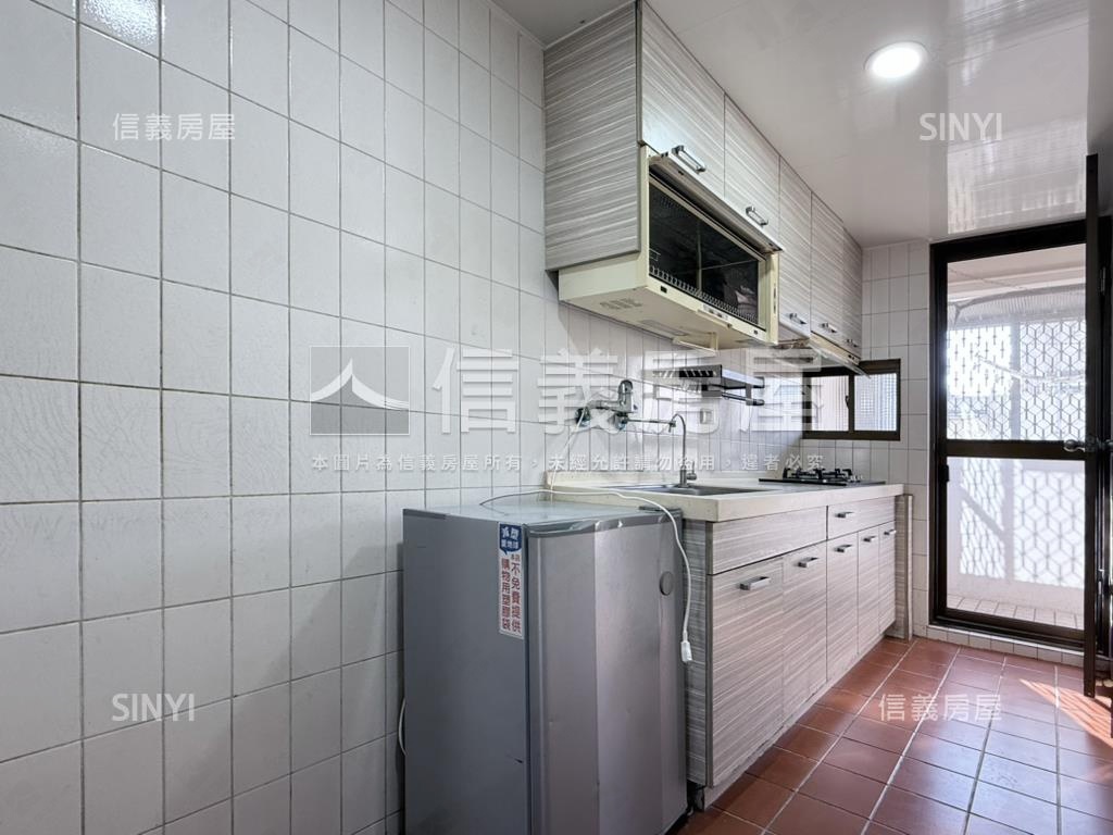 東區國泰崇善名園三房房屋室內格局與周邊環境