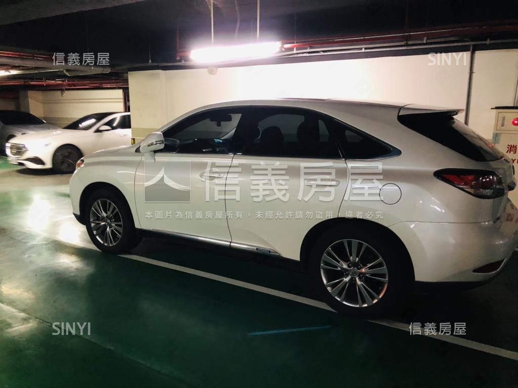 長堤歐洲復古風三房車位房屋室內格局與周邊環境