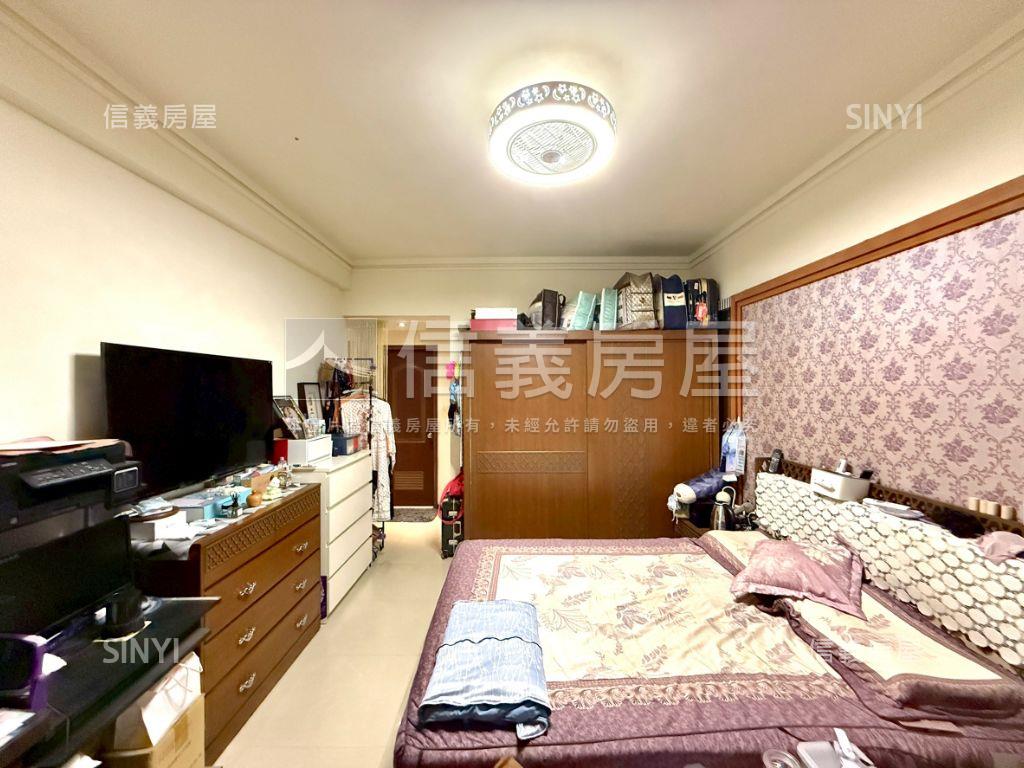 世紀皇家高樓四房Ｂ１車位房屋室內格局與周邊環境