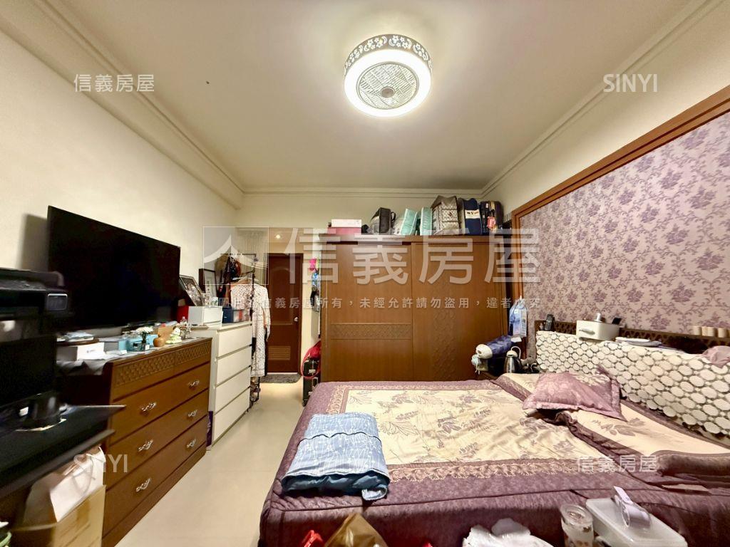 世紀皇家高樓四房Ｂ１車位房屋室內格局與周邊環境