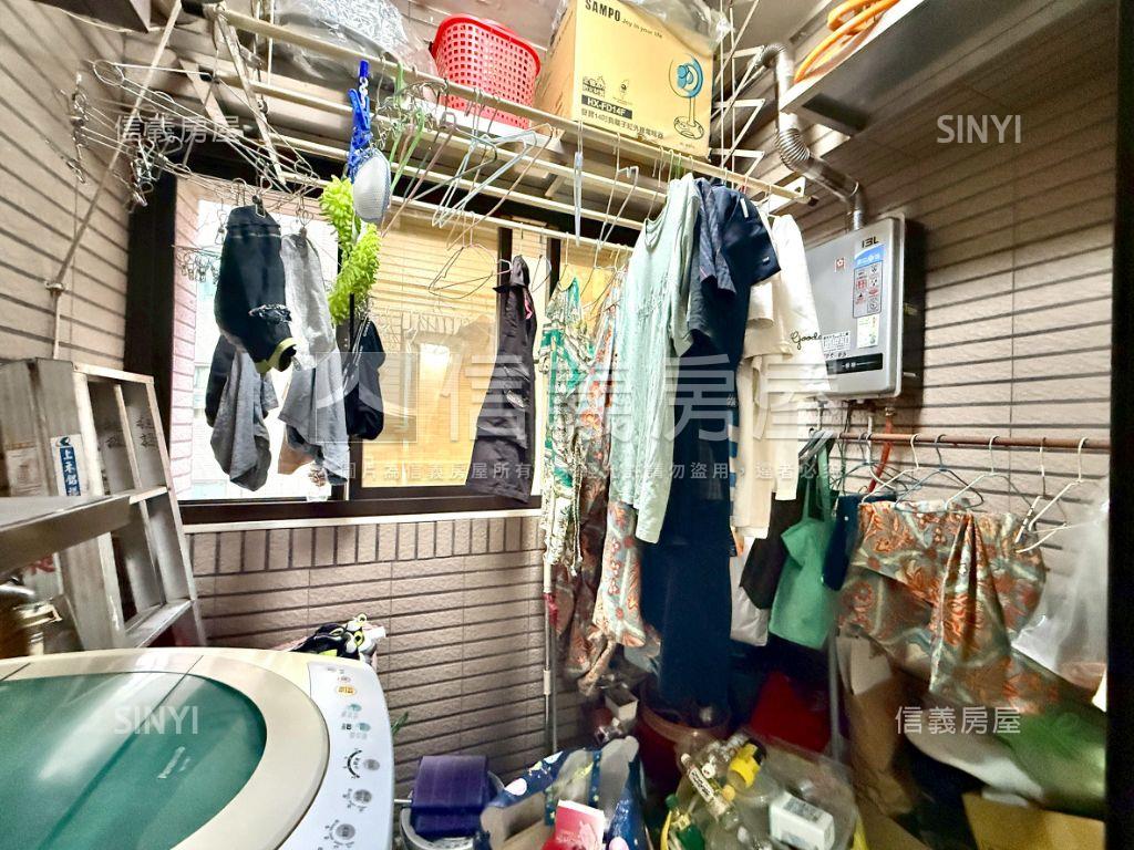世紀皇家高樓四房Ｂ１車位房屋室內格局與周邊環境