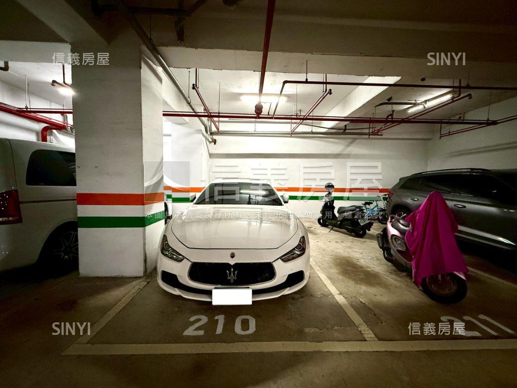 世紀皇家高樓四房Ｂ１車位房屋室內格局與周邊環境