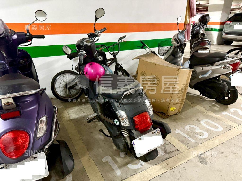 世紀皇家高樓四房Ｂ１車位房屋室內格局與周邊環境