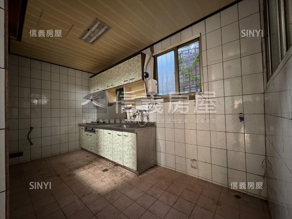 遊園北路透天★格局方正房屋室內格局與周邊環境